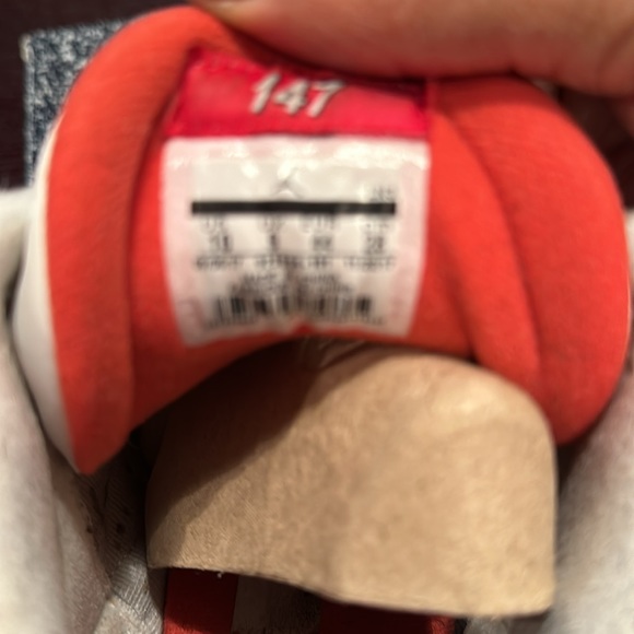 COPY - Jordan ‘88 3’s Size 10.5 - Picture 8 of 8